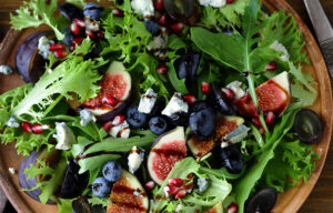 Read more about the article Fig and Blueberry Salad with Blue Cheese