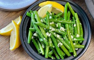 Read more about the article Simple Garlic Green Beans